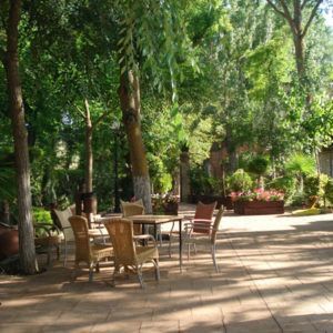 Jardines Hospedería Casas de Luján