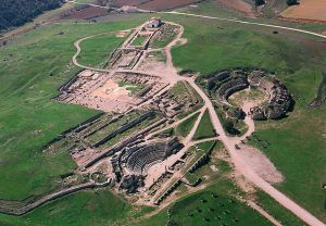vista aérea del parque arqueológico de Segóbriga
